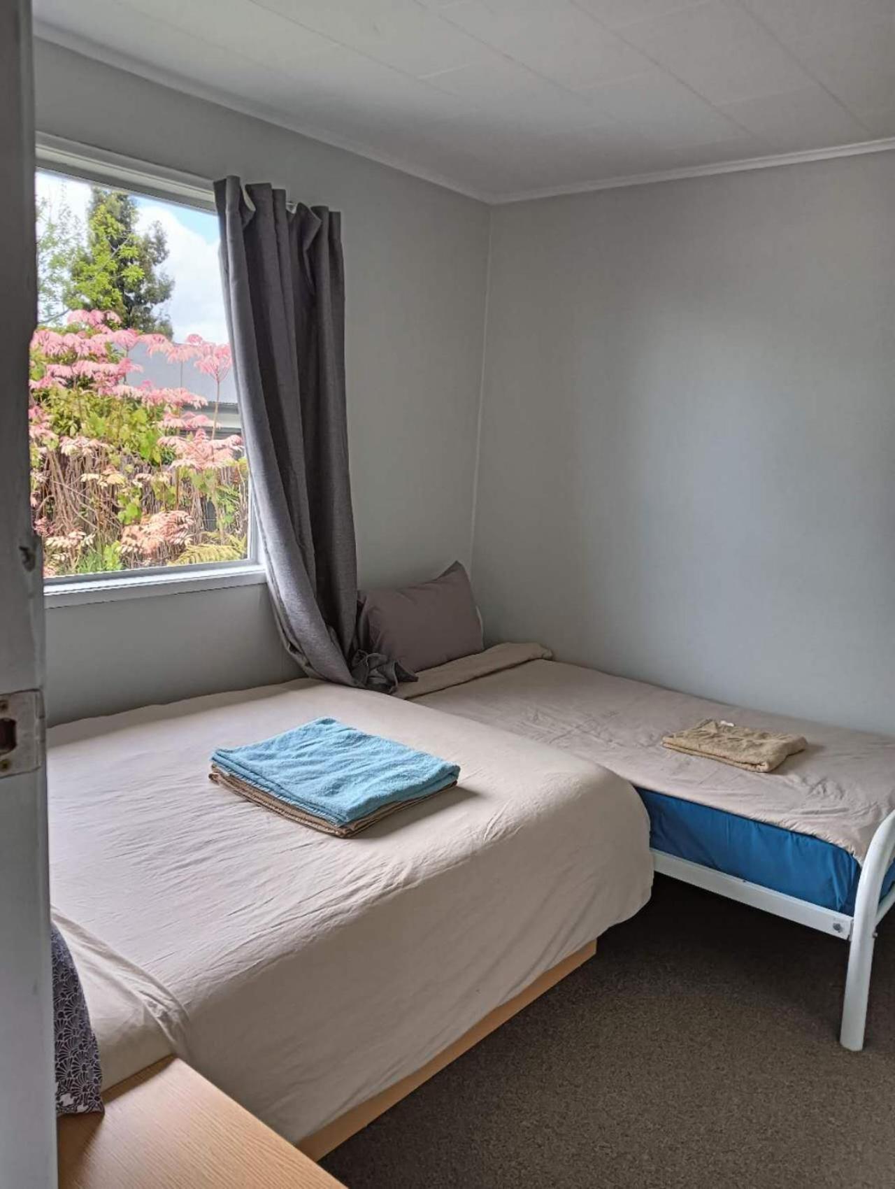 Three-Bedroom House A At 23 Mallard Drive, Selwyn Heights Rotorua Exterior photo